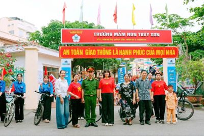 Ảnh Bé với an toàn giao thông
