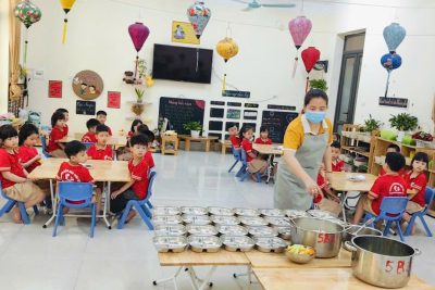 Ảnh vệ sinh rửa mặt rử tay, giờ ăn