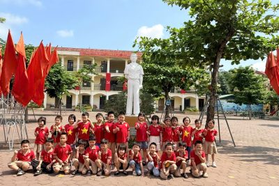 Ảnh trẻ 5 tuổi tham quan trường tiểu học Lý Tự Trọng